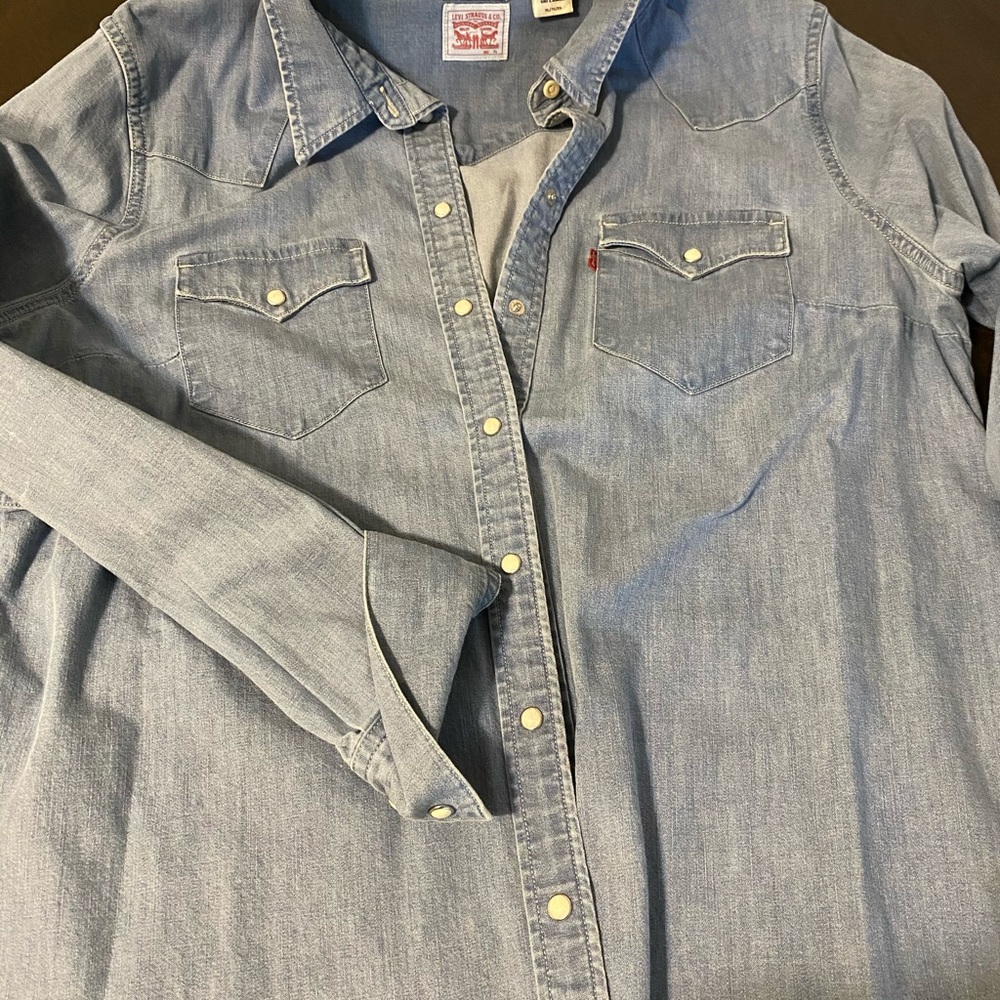 Tailored Levi blue jean shirt light wash denim